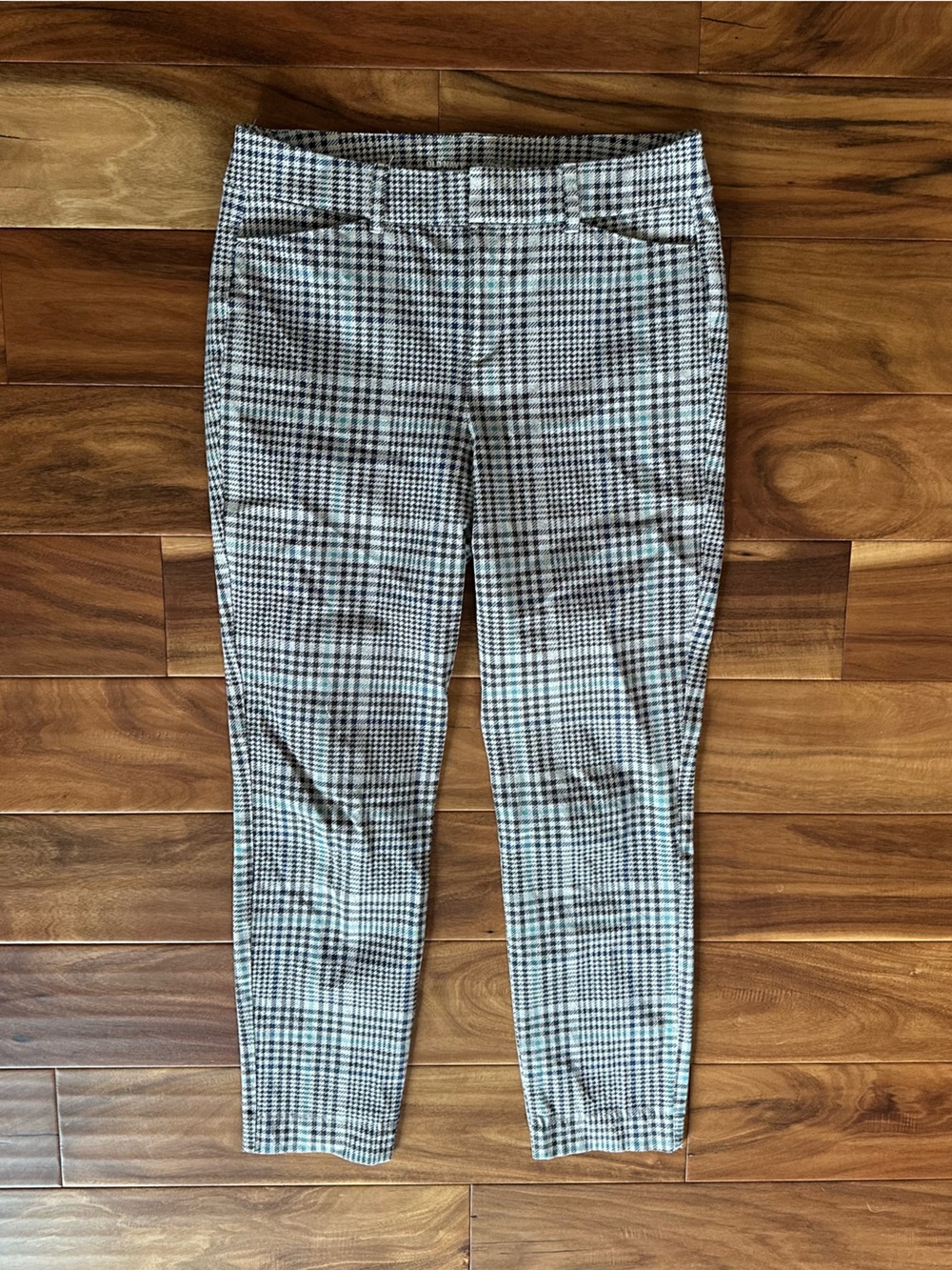 Old Navy Plaid Pixie Pant size 6